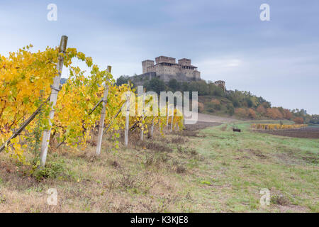 L'automne au château de Torrechiara, Langhirano, district de Parme, Emilie-Romagne, Italie. Banque D'Images