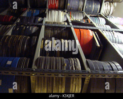 Les boîtes de films archivés au Musée du Cinéma, Londres, juillet 2009 Banque D'Images