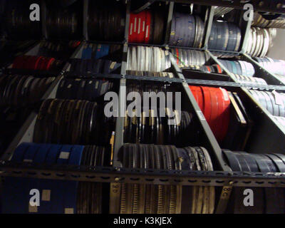 Les boîtes de films archivés au Musée du Cinéma, Londres, juillet 2009 Banque D'Images