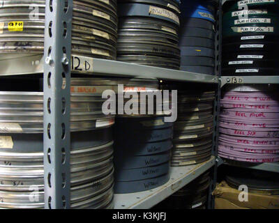 Les boîtes de films archivés au Musée du Cinéma, Londres, juillet 2009 Banque D'Images