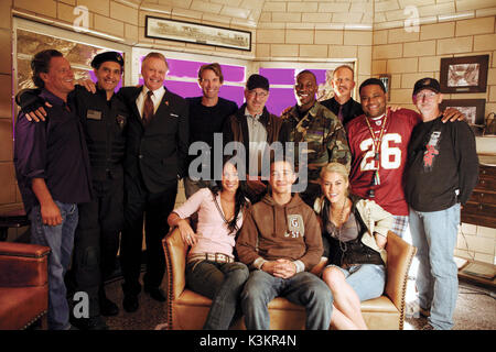 TRANSFORMERS [2007] nous [L-R] Photographie MITCHELL AMUNDSEN, John Turturro, JON VOIGHT, Directeur MICHAEL BAY, le producteur exécutif Steven Spielberg, Tyrese Gibson, MICHAEL O'NEILL, ANTHONY ANDERSON, producteur IAN BRYCE [L-R] avant, Megan Fox, Shia Labeouf, Rachael Taylor Date : 2007 Banque D'Images