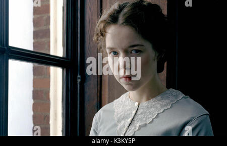 BLEAK HOUSE ANNA MAXWELL MARTIN comme Esther Valéry Date : 2005 Banque D'Images