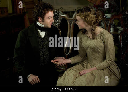 BLEAK HOUSE PATRICK KENNEDY comme Richard Carstone, CAREY MULLIGAN qu'Ada Clare Date : 2005 Banque D'Images