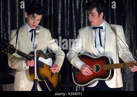 NOWHERE BOY THOMAS SANGSTER comme Paul McCartney, AARON JOHNSON que John Lennon Date : 2009 Banque D'Images