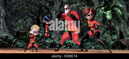 Les Indestructibles [2004] [L-R] SPENCER FOX Dash voix Parr, SARAH VOWELL Violet voix Parr, Craig T. NELSON voices Bob Parr / Incredible, Holly Hunter voix Helen Parr / Elastigirl Date : 2004 Banque D'Images