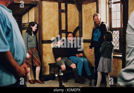 Les CHRONIQUES DE NARNIA : LE LION, LA SORCIÈRE BLANCHE ET L'ARMOIRE [NOUS / BR 2005] (L-R) Anna Popplewell, Skandar Keynes, Producteur Mark Johnson, directeur Andrew Adamson, Georgie Henley Date : 2005 Banque D'Images