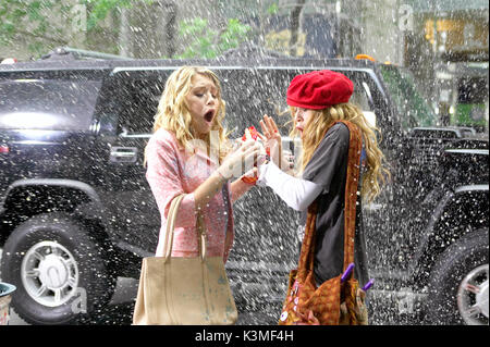 NEW YORK MINUTE [2004] [L-R] Ashley Olsen, MARY-KATE OLSEN Date : 2004 Banque D'Images