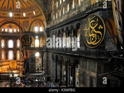 Vue intérieure de la basilique Sainte-Sophie à Istanbul, Turquie. Banque D'Images