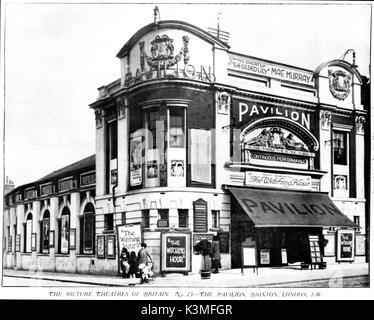 Le pavillon, BRIXTON vu en 1921 et la publicité des spectacles de l'heure des fantômes, The Gilded Lily et la maîtresse de Shenstone maintenant le Ritzy Banque D'Images
