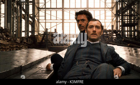 SHERLOCK HOLMES [NOUS / BR / GER 2009] ROBERT DOWNEY JR en Sherlock Holmes, Jude Law comme le Dr John Watson Date : 2009 Banque D'Images