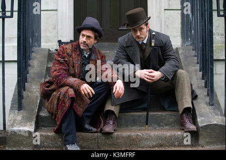 SHERLOCK HOLMES [NOUS / BR / GER 2009] ROBERT DOWNEY JR en Sherlock Holmes, Jude Law comme le Dr John Watson Date : 2009 Banque D'Images