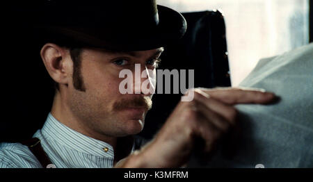 SHERLOCK HOLMES [NOUS / BR / GER 2009] Jude Law comme le Dr John Watson Date : 2009 Banque D'Images