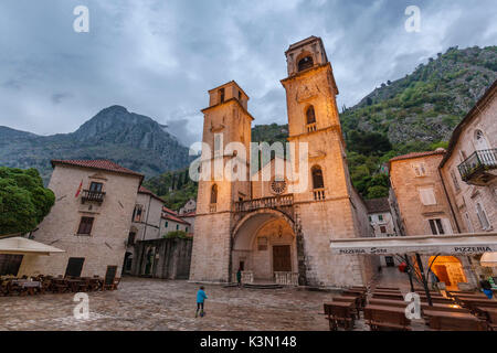 Cathédrale de Saint Tryphon, vue de la façade extérieure, la vieille ville de Kotor, Monténégro Banque D'Images