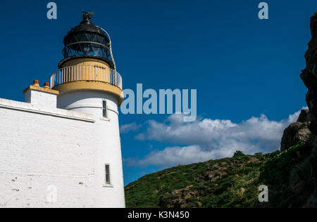 Close up de Stevenson, l'Île Phare Fidra, Firth of Forth, Écosse, Royaume-Uni, construit par le nord du phare, le jour ensoleillé, ciel bleu Banque D'Images