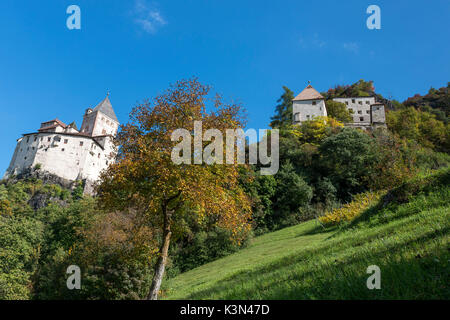 Ponte Gardena / Waidbruck, Tyrol du Sud, Italie. L'automne à Castel Forte Banque D'Images