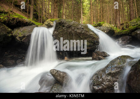 Lutago/Luttach, Vallée Aurina, Tyrol du Sud, Italie. Le Pojen Creek dans la vallée Aurina Banque D'Images