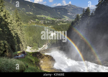 L'Europe, Autriche, Salzbourg, Krimml, Parc National du Hohe Tauern, arc-en-ciel sur les Chutes de Krimml Banque D'Images