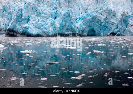 L'eau de marée un front du glacier en Alaska, Prince William Sound. Banque D'Images