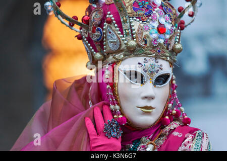 Masque de Carnaval de Venise près de Palais Ducal. Venise, Vénétie, Italie, Europe Banque D'Images