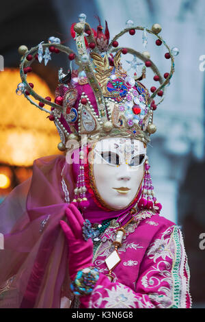 Masque de Carnaval de Venise près de Palais Ducal. Venise, Vénétie, Italie, Europe Banque D'Images