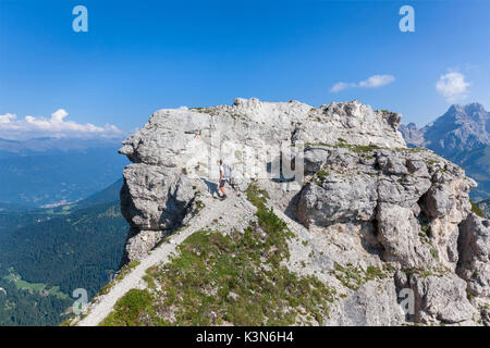 L'Europe, Italie, Vénétie, Parc National des Dolomites de Belluno. Pas très spectaculaire sur les crêtes de Sasso di Scarnia dans l'équipement", Vette Feltrine Banque D'Images