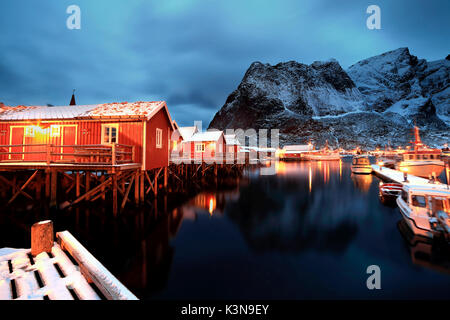 Village des pêcheurs de reine, îles Lofoten, Norvège, Europe Banque D'Images