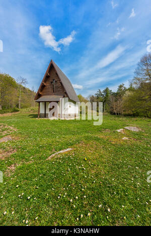 Petite église dans la forêt, Lama, forêt Forêts Casentinesi NP, Emilie Romagne, Italie Banque D'Images