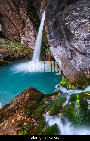 L'Italie, Piémont, Cuneo, Maira- Pis del Passet waterfall Banque D'Images