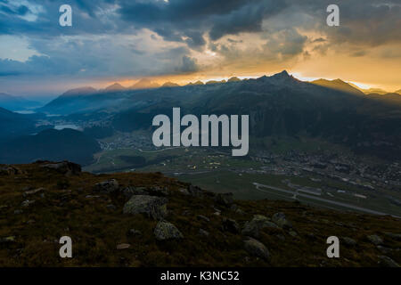 Coucher de soleil. Samedan, Engadine, Suisse. Banque D'Images