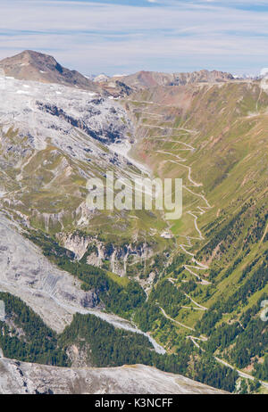 L'Europe, Italie, Bolzano, Tyrol du Sud. Le Stelvio route de montagne du Tyrol du sud vu de payeur hut. Banque D'Images