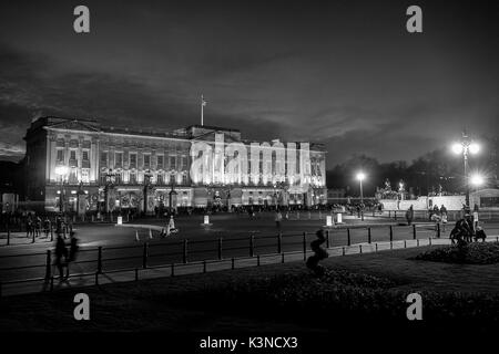 Londres, Angleterre un noir et blanc représentant le palais de Buckingham à Londres Banque D'Images
