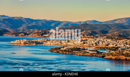 Vue panoramique d'Agios Nikolaos en début de matinée, Crète, Grèce Banque D'Images