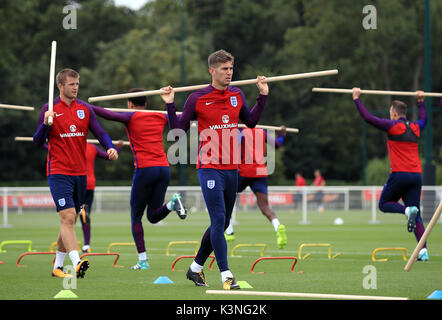 Anglais John Stones pendant une session de formation au Centre de formation d'Enfield, Londres. Banque D'Images