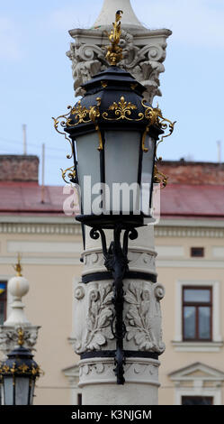 Lanternes vintage dans les rues de Lviv, Ukraine Banque D'Images