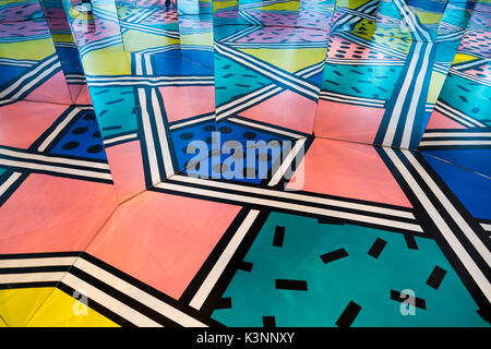 Darren X PLAY par Camille Walala à la galerie, Londres, UK Banque D'Images