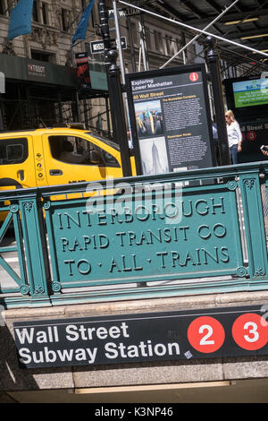 Subway sign sur Wall Street, New York, USA Banque D'Images