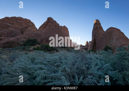 Des sentiers de randonnée près de Devils Garden Campground, dans Arches National Park. Moab, Utah. Banque D'Images