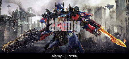 TRANSFORMERS:DARK SIDE OF THE MOON [2011] PETER CULLEN voix Optiumus Premier Date : 2011 Banque D'Images