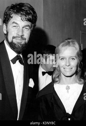 BILL TRAVERS et VIRGINIA MCKENNA le couple, qui se sont mariés entre 1957 et sa mort en 1994, co-vedette dans un certain nombre de films Banque D'Images