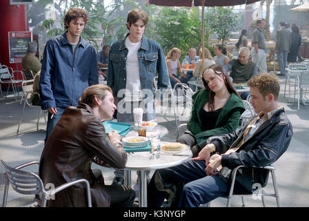 X2 [peut] 2003 / US aka X-MEN 2 [L-R] [ ?], [ ?], AARON STANFORD comme Pyro, Shawn Ashmore comme Ice Man, Anna Paquin comme Rogue Date : 2003 Banque D'Images