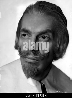 Sous LA ROBE ROUGE [BR / US 1937] Raymond MASSEY comme le cardinal de Richelieu Date : 1937 Banque D'Images