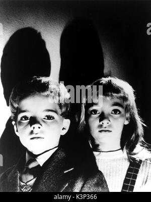 VILLAGE OF THE DAMNED [BR 1960] MARTIN STEPHENS, COWELL Date : Juin 1960 Banque D'Images