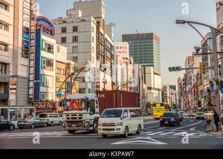 Paysage urbain au quartier des affaires d'Ueno, Tokyo, Japon Banque D'Images