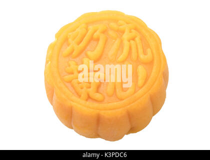 Mooncake handmad isolé sur fond blanc en pleine profondeur de champ à chemin de détourage. Banque D'Images