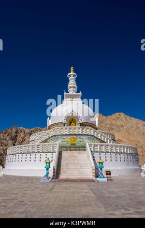 Leh, Ladakh, Inde du Nord, en Asie. Shanti Stupa. Banque D'Images