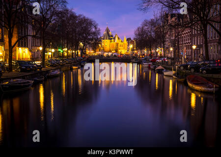 Amsterdam, Pays-Bas, Europe. La Waag (balance) à la place Nieuwmarkt. Banque D'Images