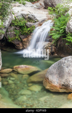 Vue de la Purcaraccia de cascades et de piscines naturelles en été, Punta di Malanda Bavella Montagne Quenza Corse France Europe Banque D'Images