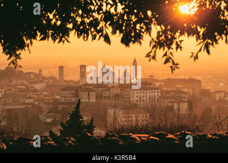 Lever du soleil à Città Alta, Bergame, Bergamo province, Lombardie, Italie, Europe. Banque D'Images