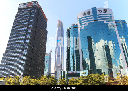 Shenzhen skyline vus de la Bourse avec la commande ping un CFI, le plus haut bâtiment de la ville, sur l'arrière-plan, Chine Banque D'Images