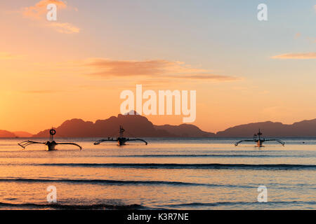 Corong Corong au coucher du Soleil Plage, Palawan, Philippines Banque D'Images